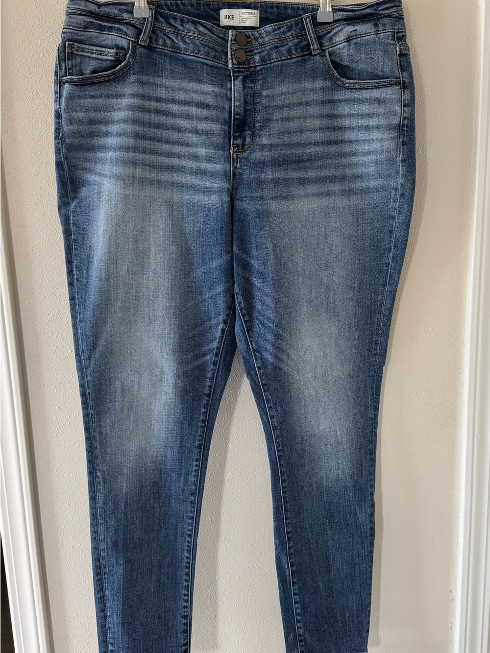 BKE Women’s 38 X 30.5 Victoria Mid Rise Skinny Jeans